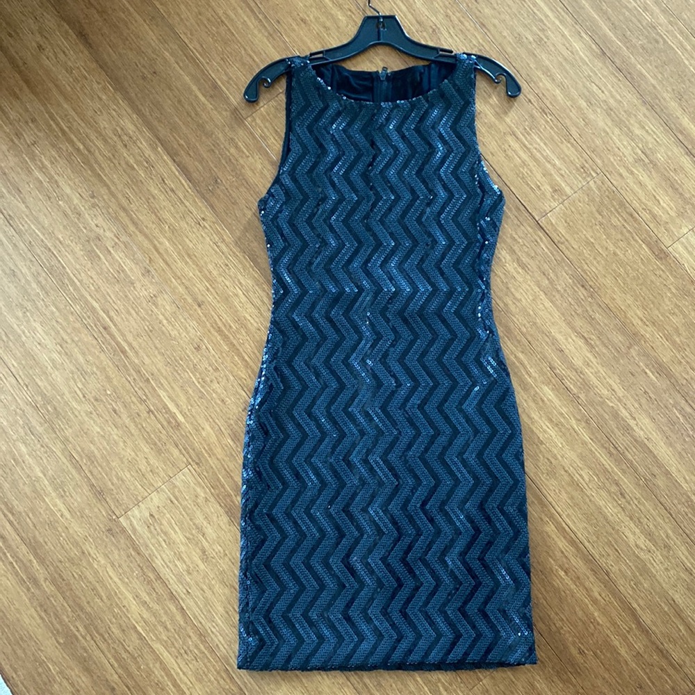 Alice and Olivia black sequin zig zag pattern dress size 4
